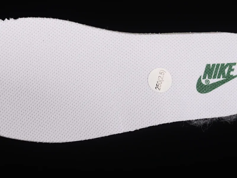 All Categories Nk SB Dunk Series Nk SB Dunk Low Low-top Sneakers Nk Dunk Low White and Green Distressed Tags Customized version of deconstructed strap casual sneakers DD1503-112